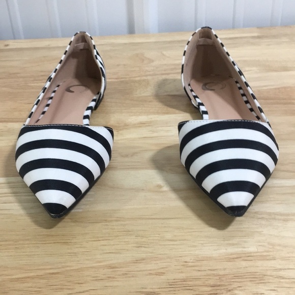 New WB Woman’s Journee Collection Cortini Stripe Shoes - Picture 2 of 6